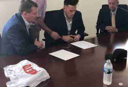 César Prieto oficializa su firma con los Orioles de Baltimore