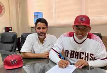 Pitcher cubano firma con Arizona Diamondbacks