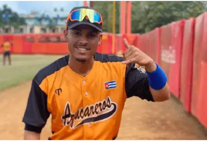 Talentoso pelotero de Villa Clara sale de Cuba