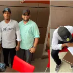 Pelotero cubano que trabajó como camarero en Républica Dominicana logra su firma profesional