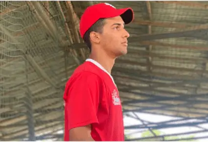 Fuentes: Joven prospecto hijo de Serguey Pérez sale de Cuba