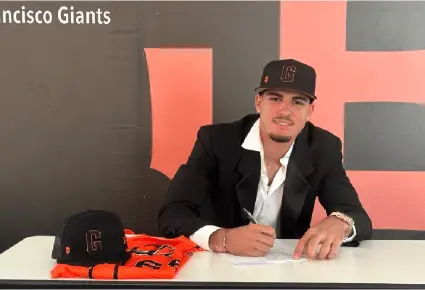 Pelotero cubano firma con San Francisco Giants